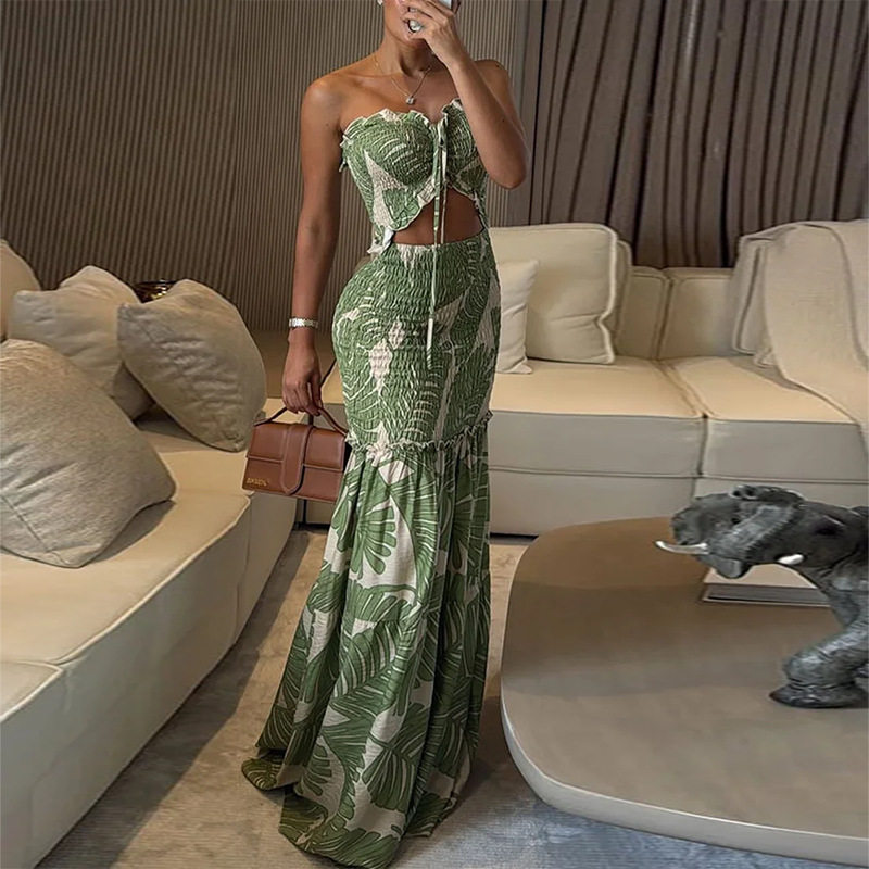 Summer Womens Dress Fashionable Sexy Halter Neck Printed Pleated Beach Vacation Style Wholesale Available