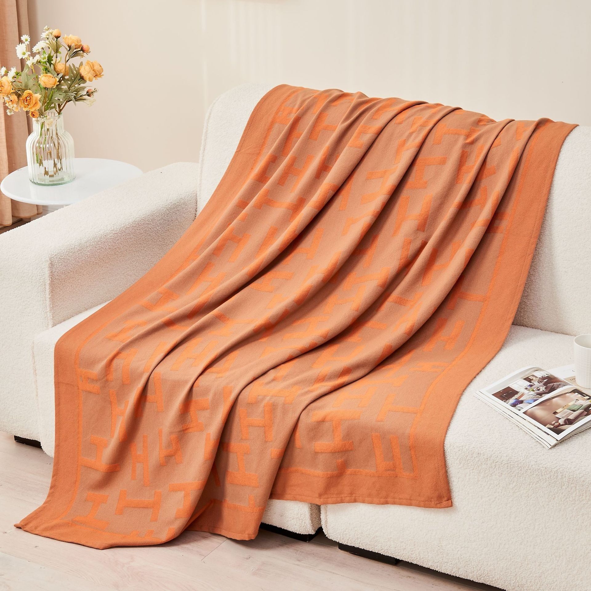 Factory Wholesale Orange H Letter Aviation Blanket Aircraft Blanket First Class Blanket Office Nap Blanket Air-conditioning Blanket Hair