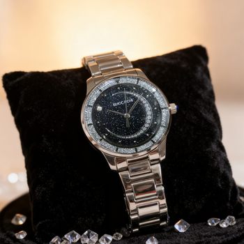 Starry Sky Diamond-Studded Fashionable Women's Waterproof Steel Band Watch, Women's Stainless Steel Quartz Watch with Starry Sky Dial, Light Luxury