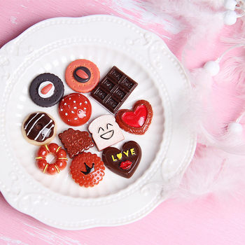 Simulation hazelnut biscuit bread chocolate food and play resin accessories diy children's doll house kitchen toy model