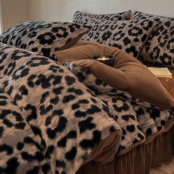 2025 New Maillard High Weight Rabbit Velvet Milk Double-Sided Velvet Bed Cover Four-Piece Set of Furry Bed Bed Sheetss Three-Piece Set