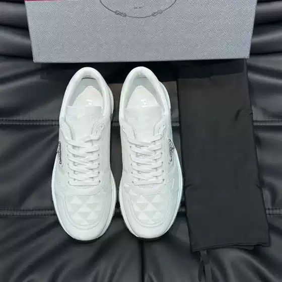 European Men's Shoes Men's New Casual sneaker Triangle Breathable Genuine Leather All-match Fashion Running Sports Stitching