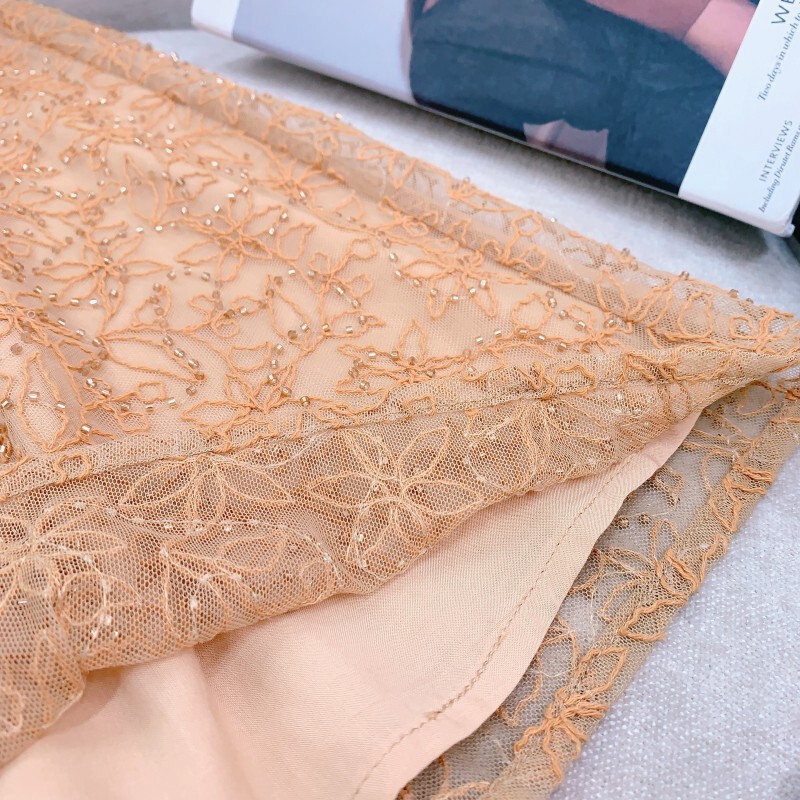 Quần ống rộng cạp vừa hai lớp thêu dây đính cườm phong cách suông nhẹ — Cam mềm, Trắng ngọc