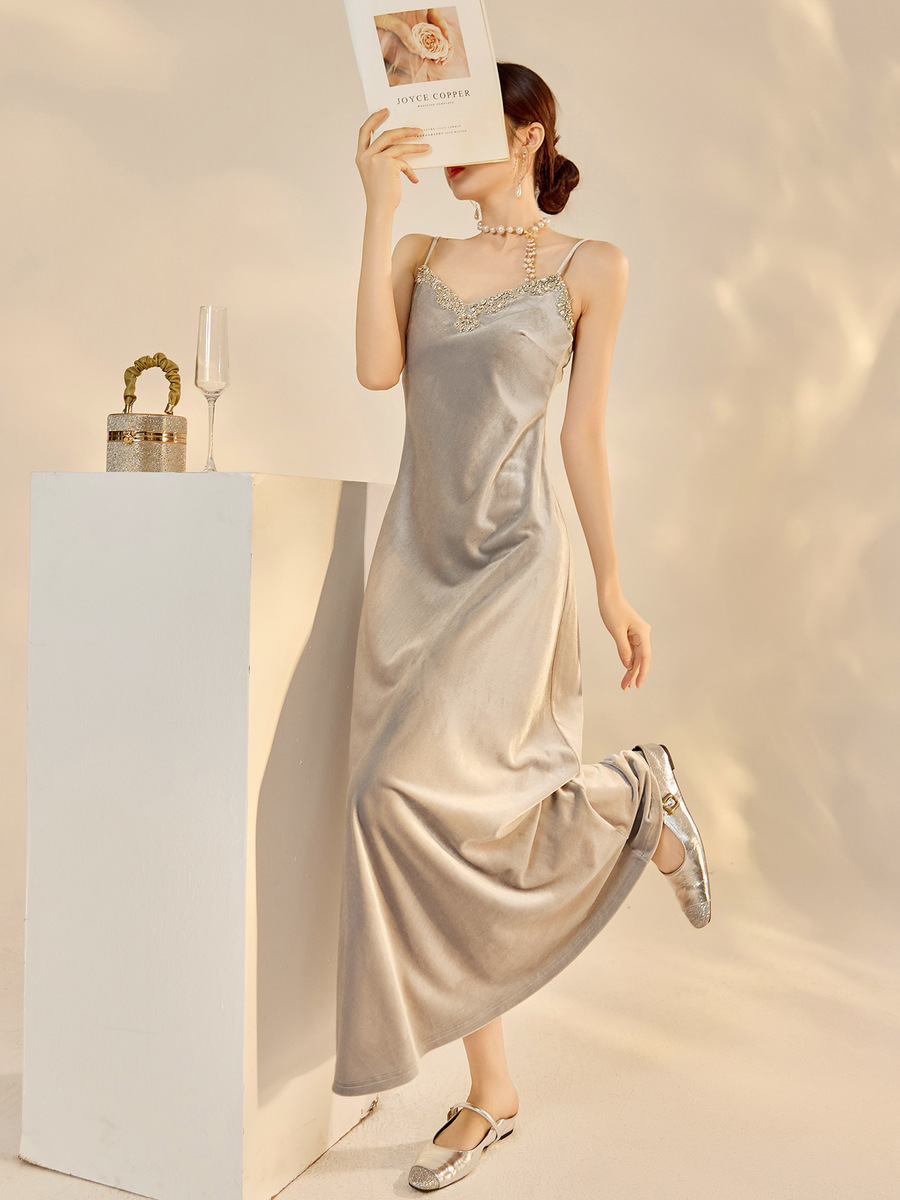 Đầm dây ôm body dài cổ chữ V đính đá — váy treo màu đen, Váy treo màu xám
