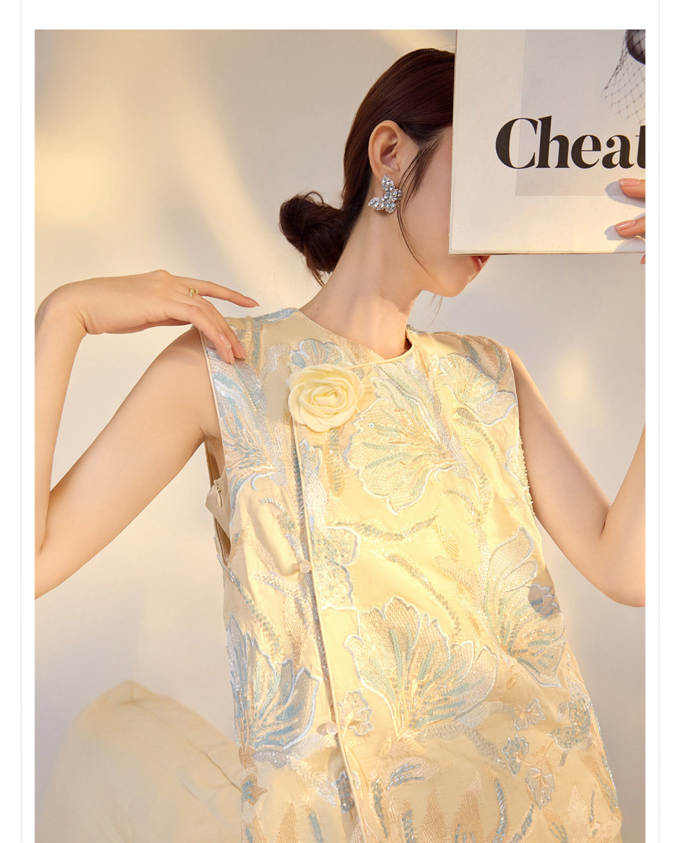 Áo vest nữ không tay thêu hoa nổi chất liệu satin phối họa tiết cành hoa — Hồng xanh (phát hành cùng ngày), Màu xanh hồng (giao hàng trong 7 ngày), Màu xanh mơ (giao hàng trong 7 ngày), Màu xanh mơ (phát hành cùng ngày)