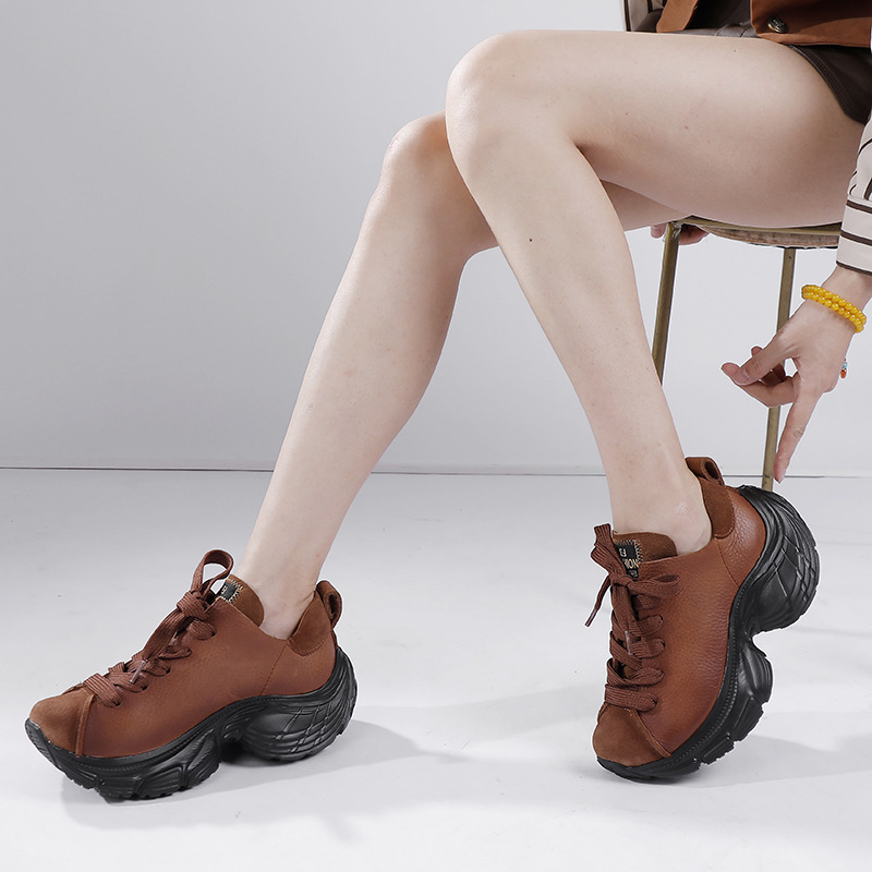Giày sneaker nữ đế dày da bò thật phối dây buộc phong cách thể thao — Màu đen, Màu nâu đậm