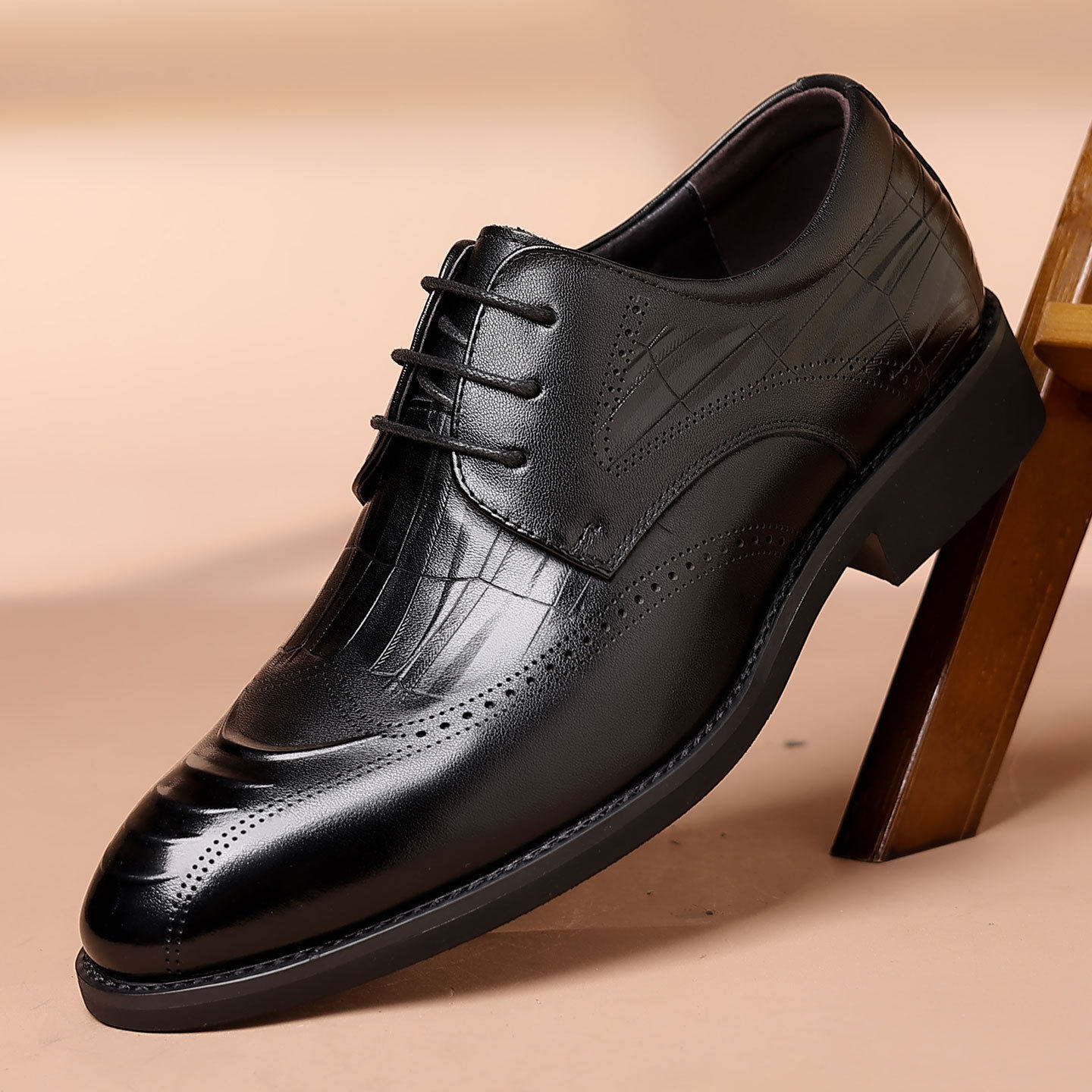 Giày Tây Brogue Buộc Dây Nam Da Bò Chiều Cao Đế Khoảng 3cm Màu Đen