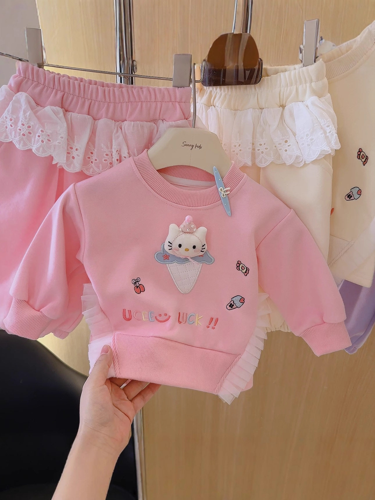 Baby Sweatshirt with 3D Embroidered Cat & Lace Trim, New Spring & Autumn Girls' Outfit, Stylish Sweet Top for Girls