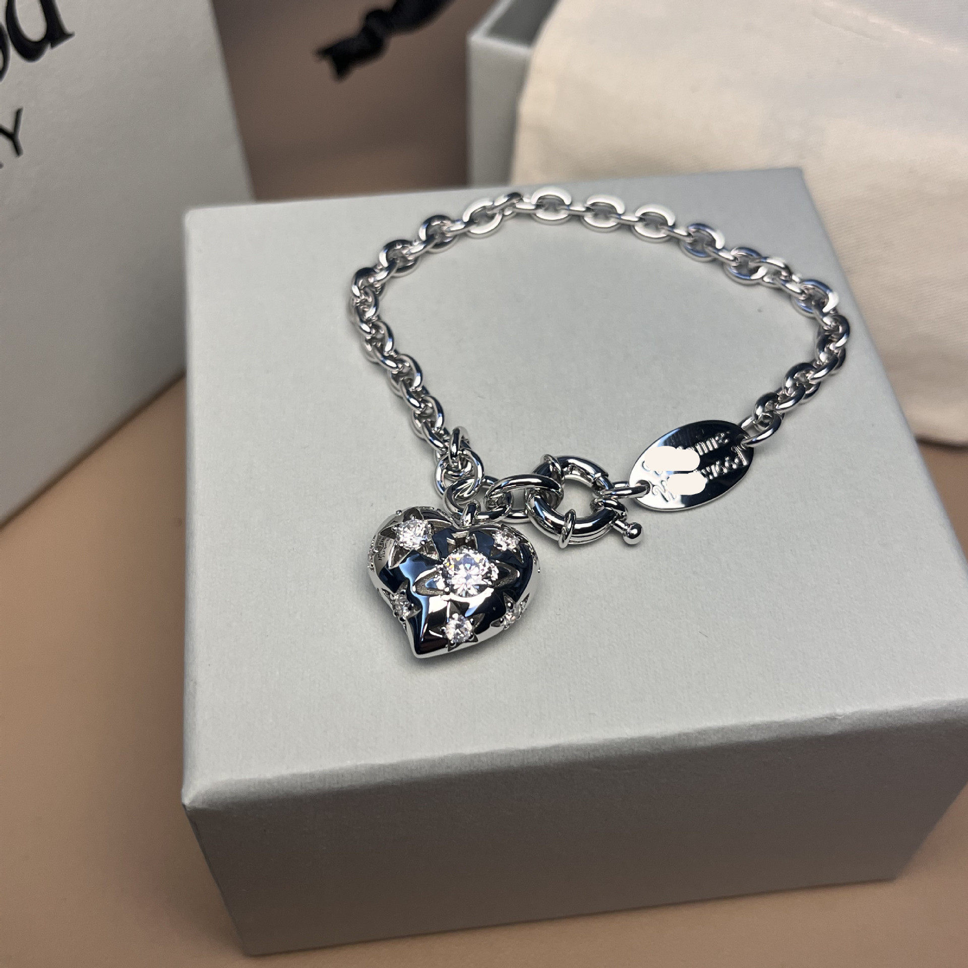 Королева-мать Xi Вивиан Сатурн Бриллиантовый трехмерный Любовный браслет Женский Легкий Роскошный Нишевый Высококлассный Универсальный Производитель оптом Изображение 1