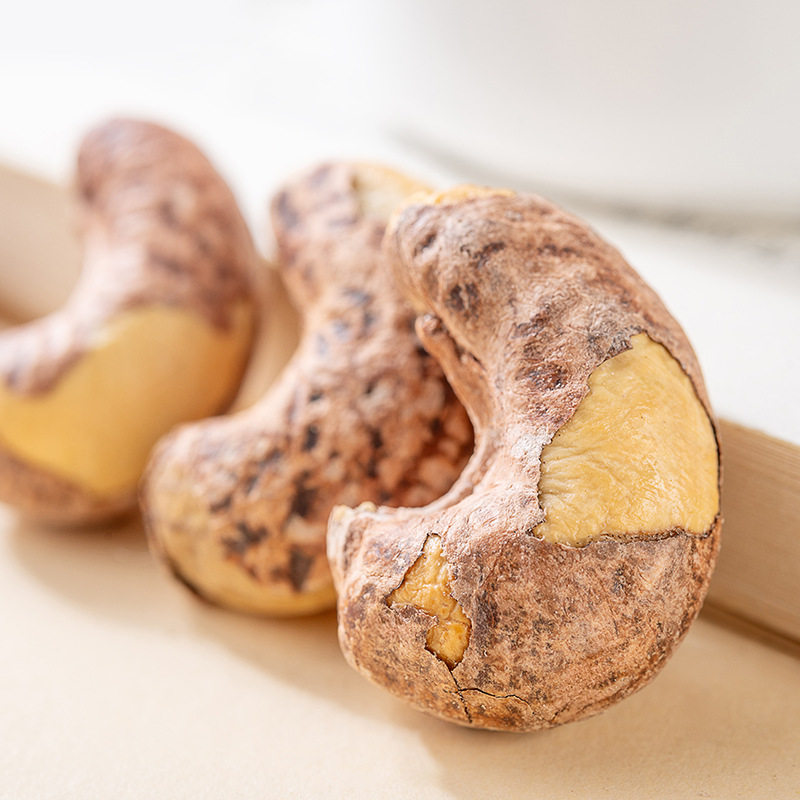 5-Year-Old New Cashew Nuts with Skin 5g Original Salt-Baked Large Capsules Canned Purple-Skinned Dried Fruit Nut Snacks