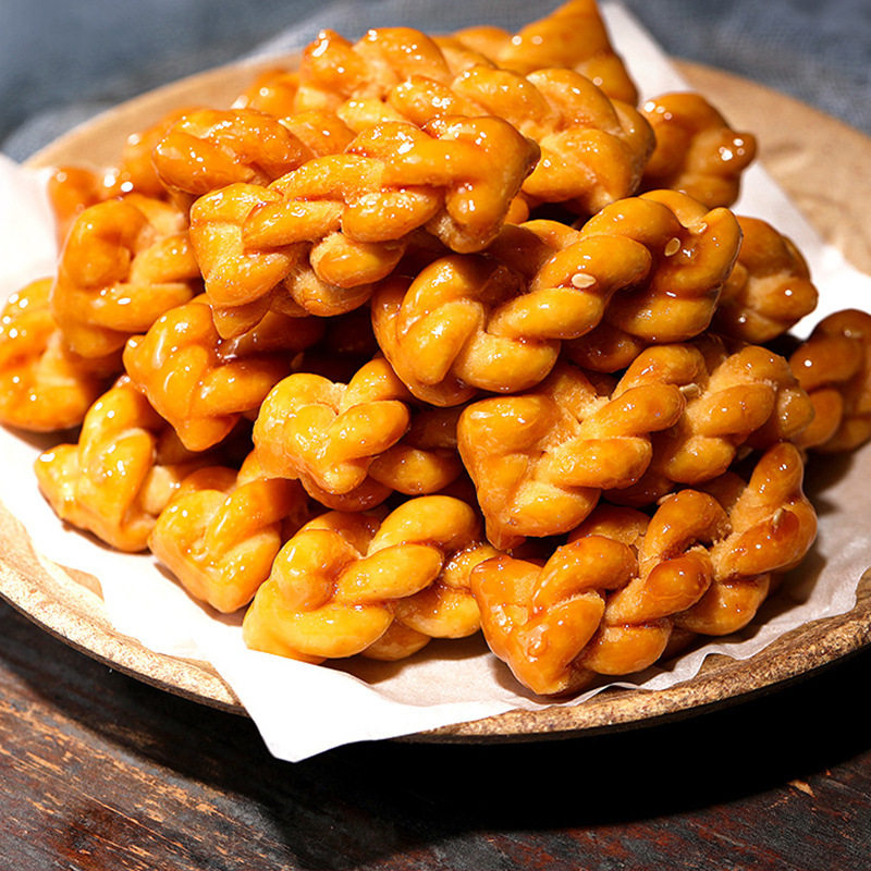 [Wholesale New Year Goods] Small Twist Snacks Cheap and Delicious Snack Food Snacks Full Box of 200 Packs