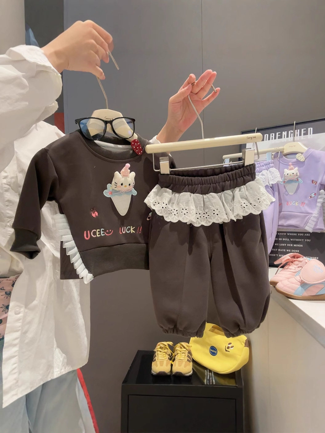 Girls' Two-Piece Casual Set, Baby Girl Korean Style Pullover with Lace & Cat Doll, Separated Fake Skirt Hem Outfit