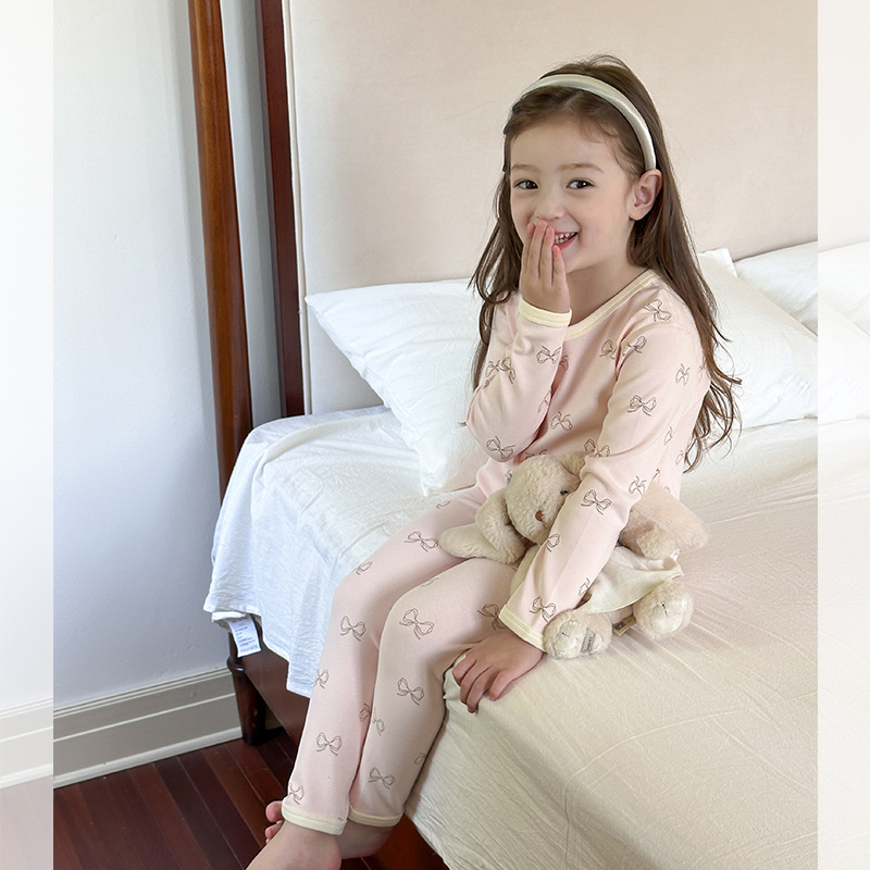 淡いピンクのリボン