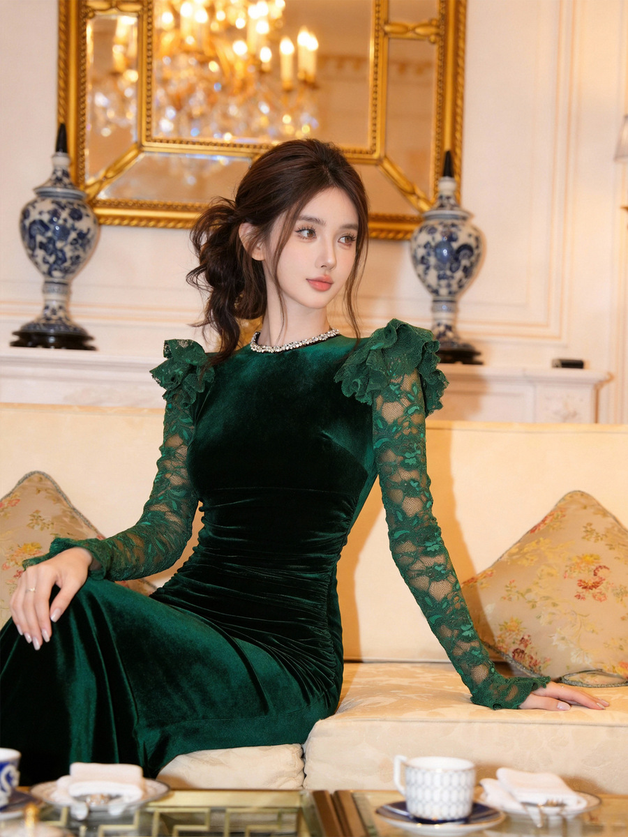 Đầm nữ cổ tròn phối ren tay loe ôm dáng — Xanh lá cây