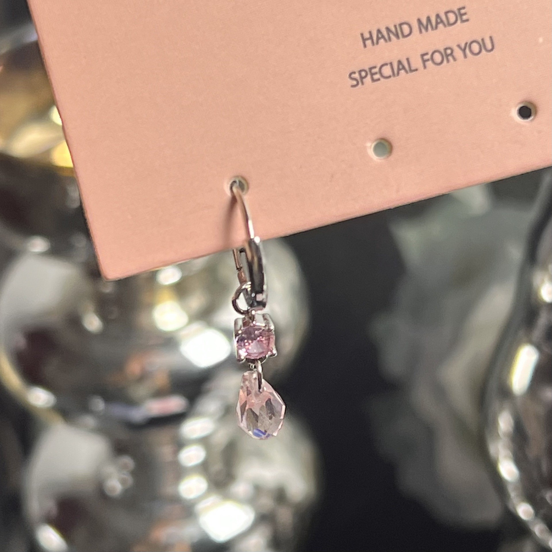 703 ピンクウォータードロップピアス（シングル）