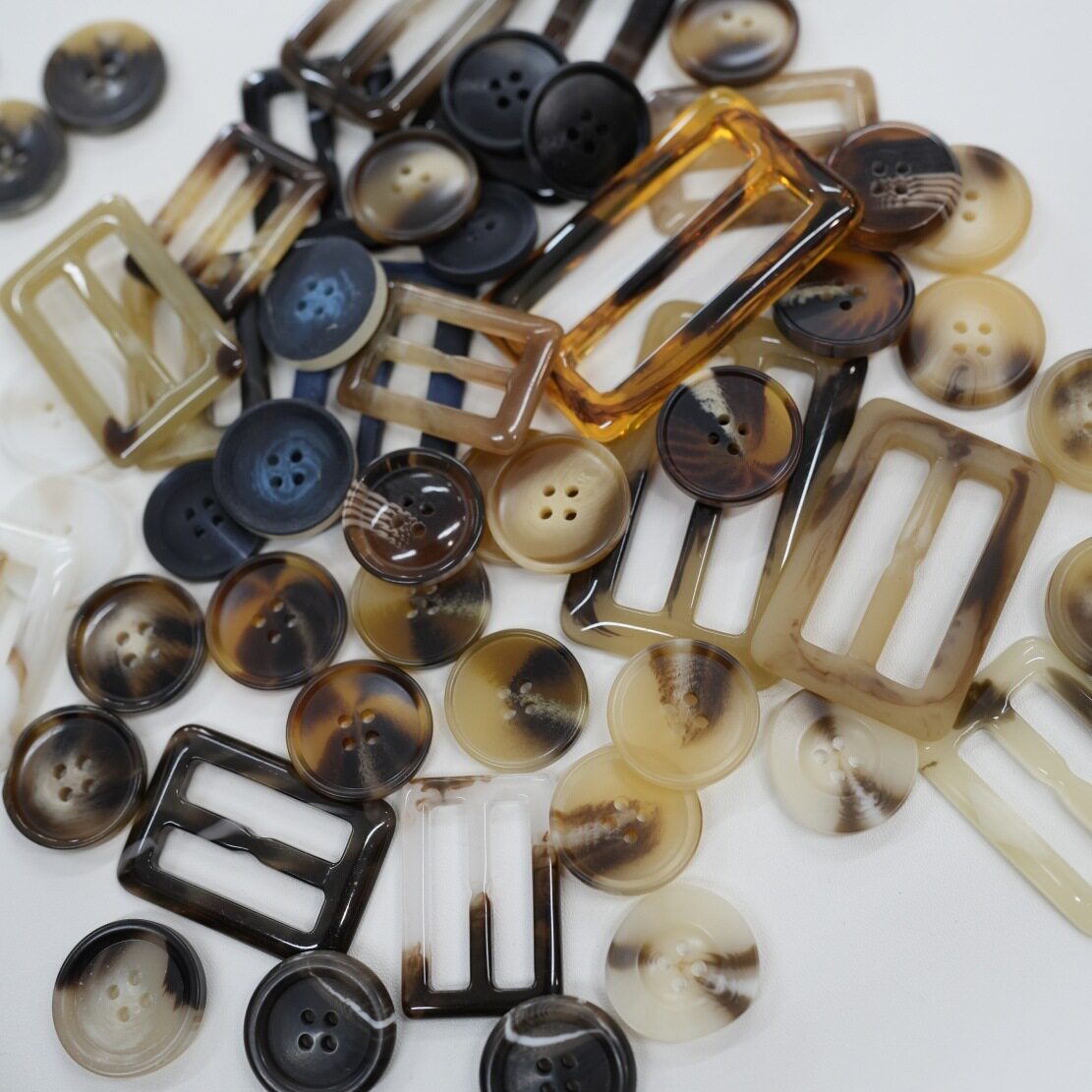 Front Yellow Four-Hole Resin Buttons Floral Coffee Mixed Floral Suit Coat Trench Coat Factory Direct Wholesale Buttons