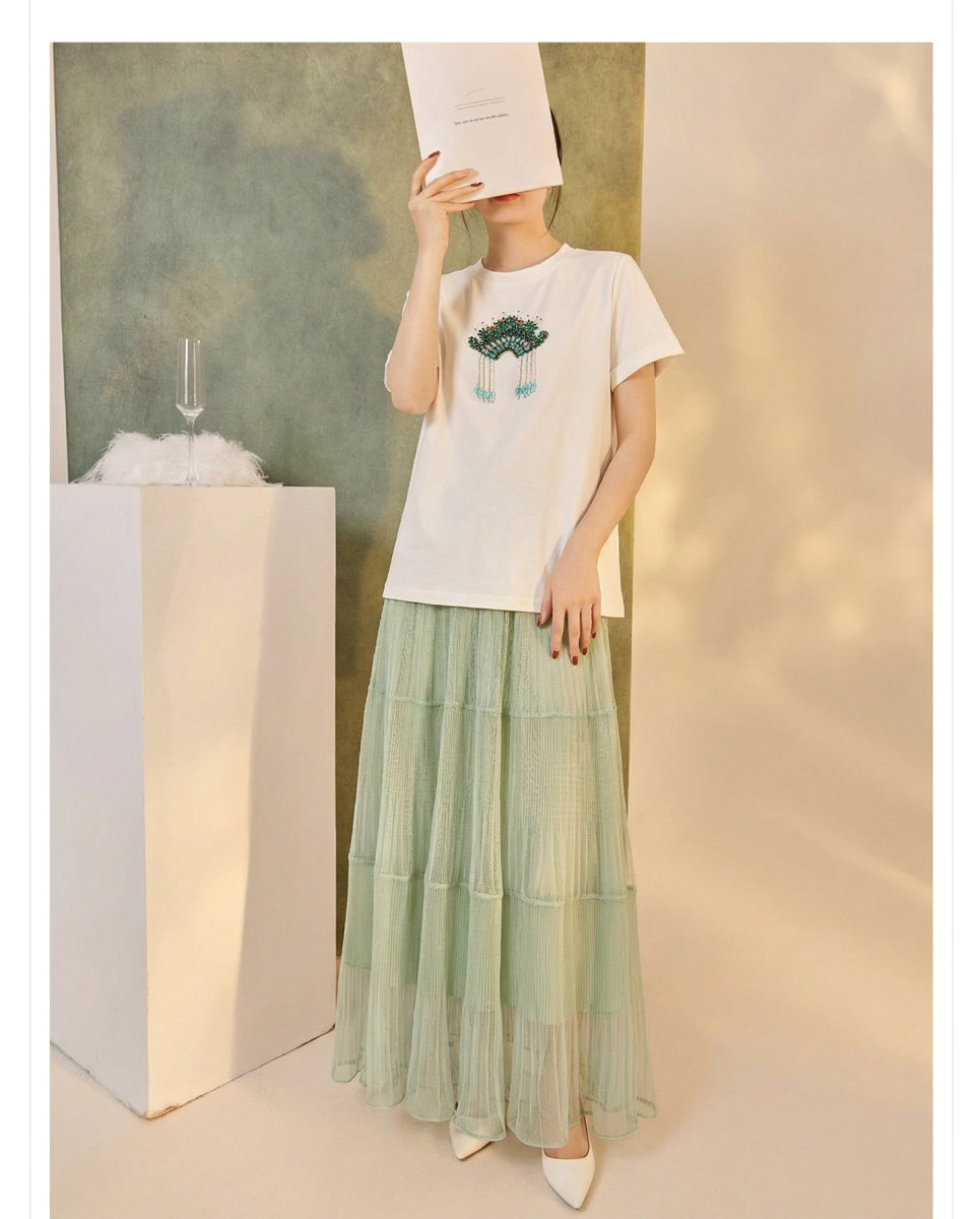 Áo thun nữ tay ngắn cổ tròn thêu tay họa tiết hình học phong cách retro — Mão phượng trắng/xanh lá