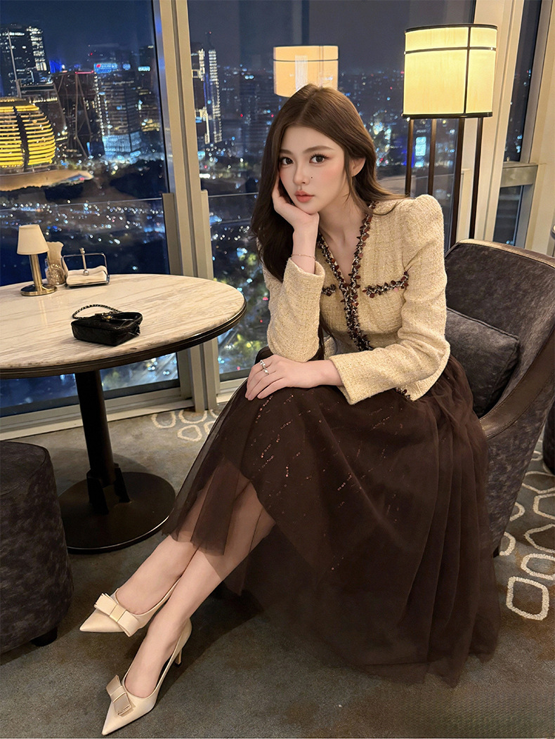 Đầm liền thân nữ cổ chữ V chiết eo phối lưới dáng ôm — Màu nâu cà phê