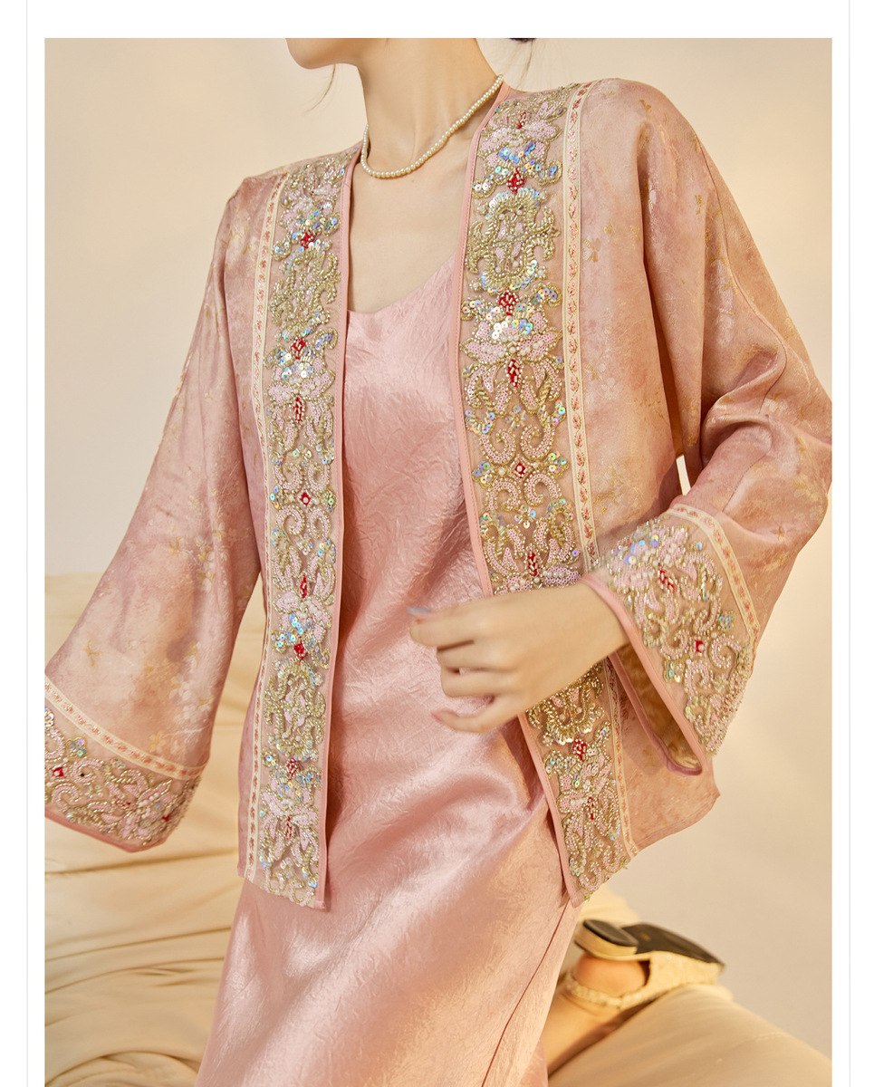 Áo khoác cardigan nữ thêu nổi cầu kỳ cổ chữ V dáng suông — Phấn phủ Peach Mist (giao hàng trong 7 ngày)