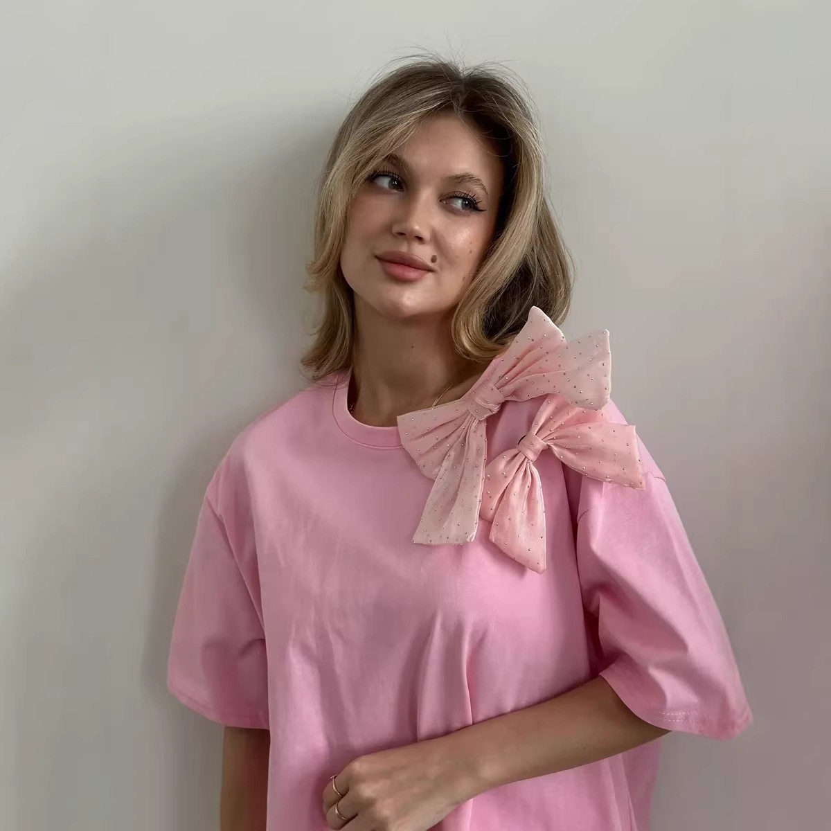 Loose Fit Womens T Shirt 3D Rhinestone Bow Cotton Fabric Short Sleeve Casual Wear for Spring Summer Wholesale
