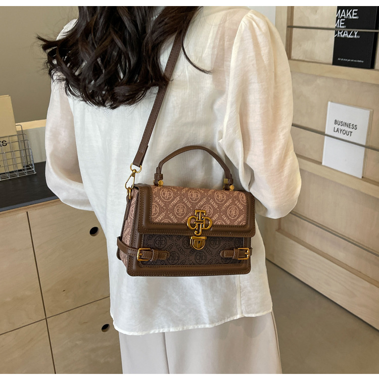 Foreign Style Small Square Bag Shoulder Bag Niche Design High-end Sense Bag Women's Internet Hot Super Hot Handbag Fashion Crossbody Bag 24 O1CN01XA8mE31SSiWmK06By !!2218042692246 0 cib