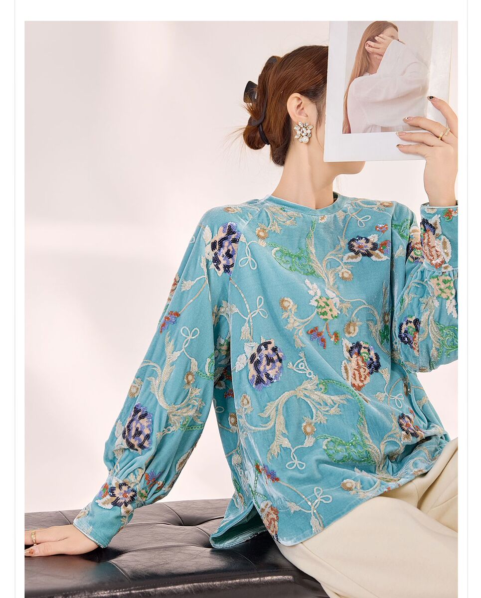 Áo sơ mi nữ dài tay satin thêu hoa cài khuy cổ tròn — Màu xanh da trời