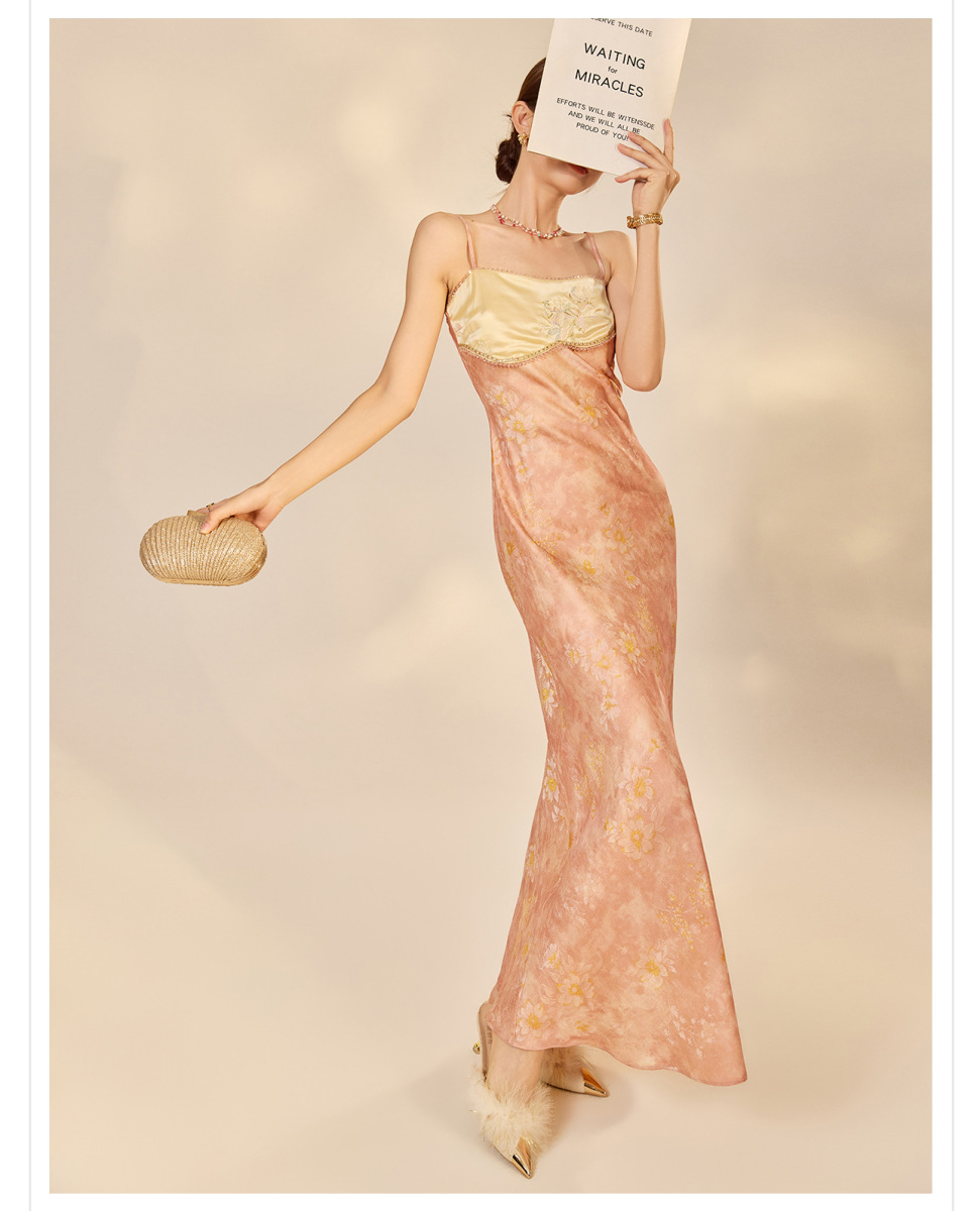 Set áo khoác và đầm hai dây thêu hoa chuyển sắc đính cườm — Áo thun (7 ngày), Áo khoác (7 ngày), Trang phục (7 ngày)