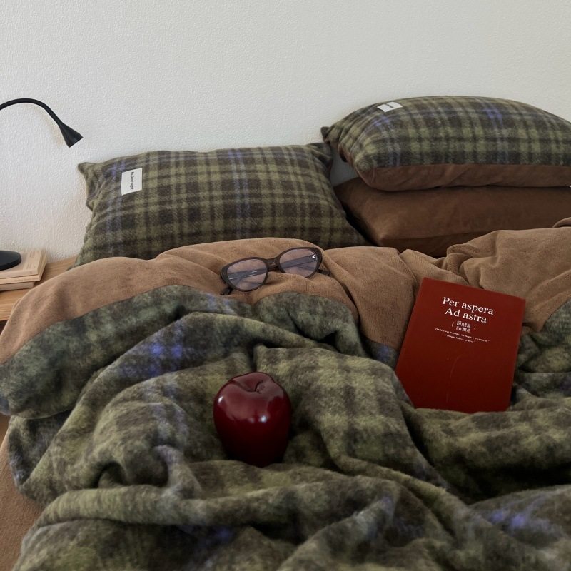 Vintage Style A-Class Autumn and Winter Thickened Blogger-Style Skin-Friendly Soft Faux Wool Velvet Bedroom Four-Piece Set Milk Velvet Flannel