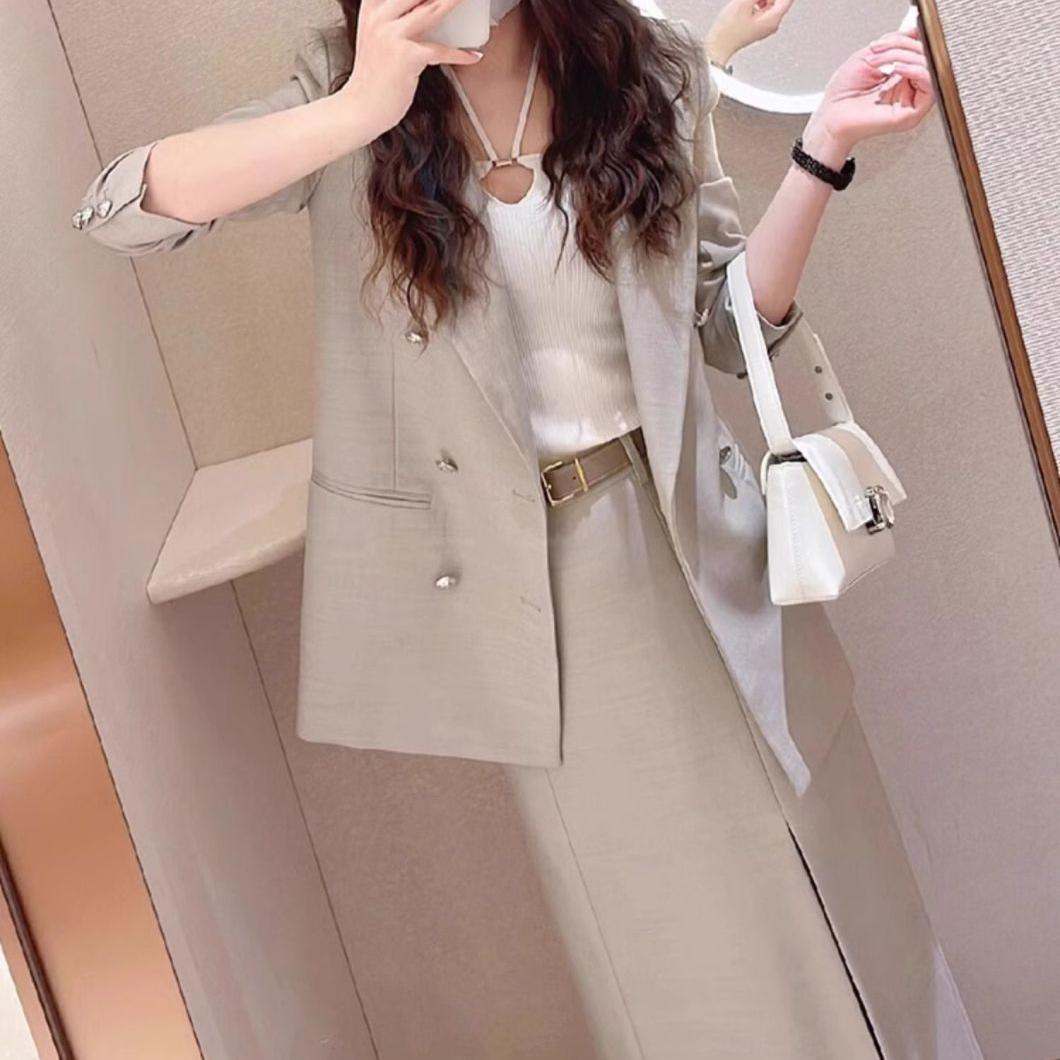 Chic Grey Blazer and Skirt Set Tailored Fit Elegant Style Professional Look Perfect for Spring Business Attire