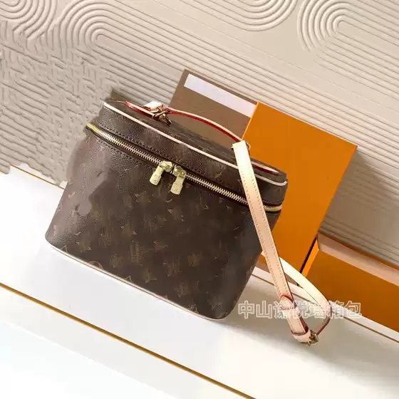 Foreign Trade Cross-Border Luxury Cosmetic Bag No. 3 Gift Box Packaging Toiletry Box Genuine Leather Handbag Crossbody Bag for Women