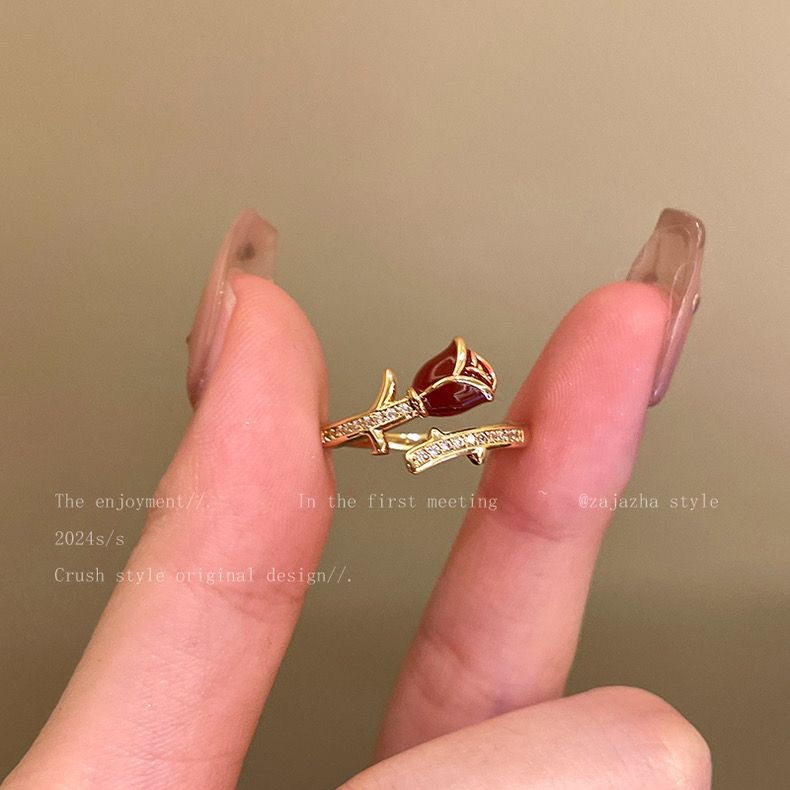 酒红玫瑰锆石戒指女生2024新款网红显白食指戒气质叠戴可调节指环