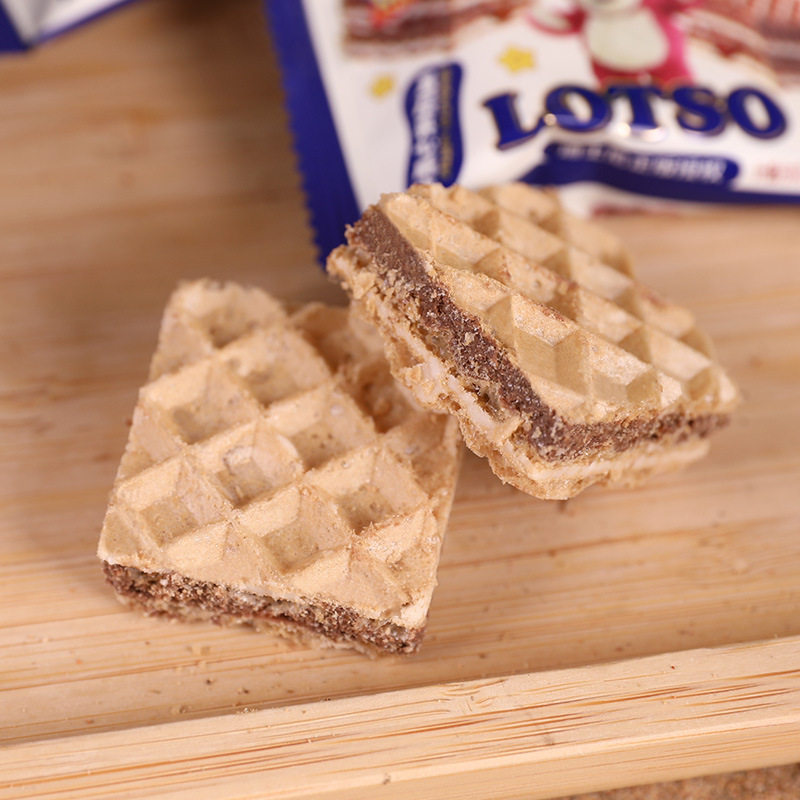 Creative cute snack strawberry bear wafer biscuit boxed children's gift birthday gift wedding cake