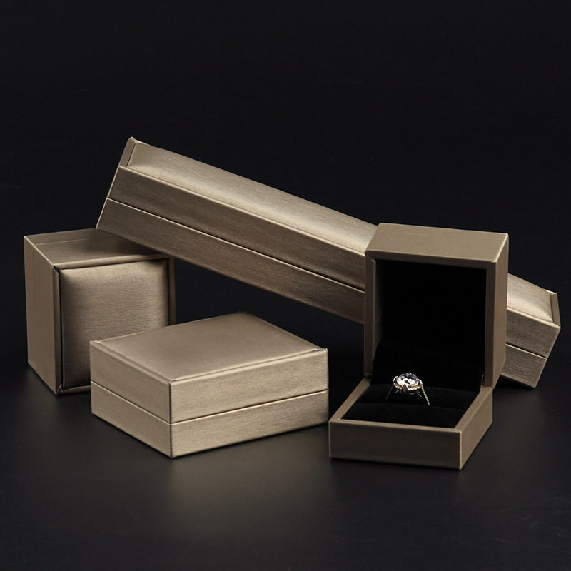 Customized Brushed Pu Jewelry Box Ring Earrings Bracelet Pendant Necklace Jewelry Box Jewelry Packaging Can Be Printed with Logo