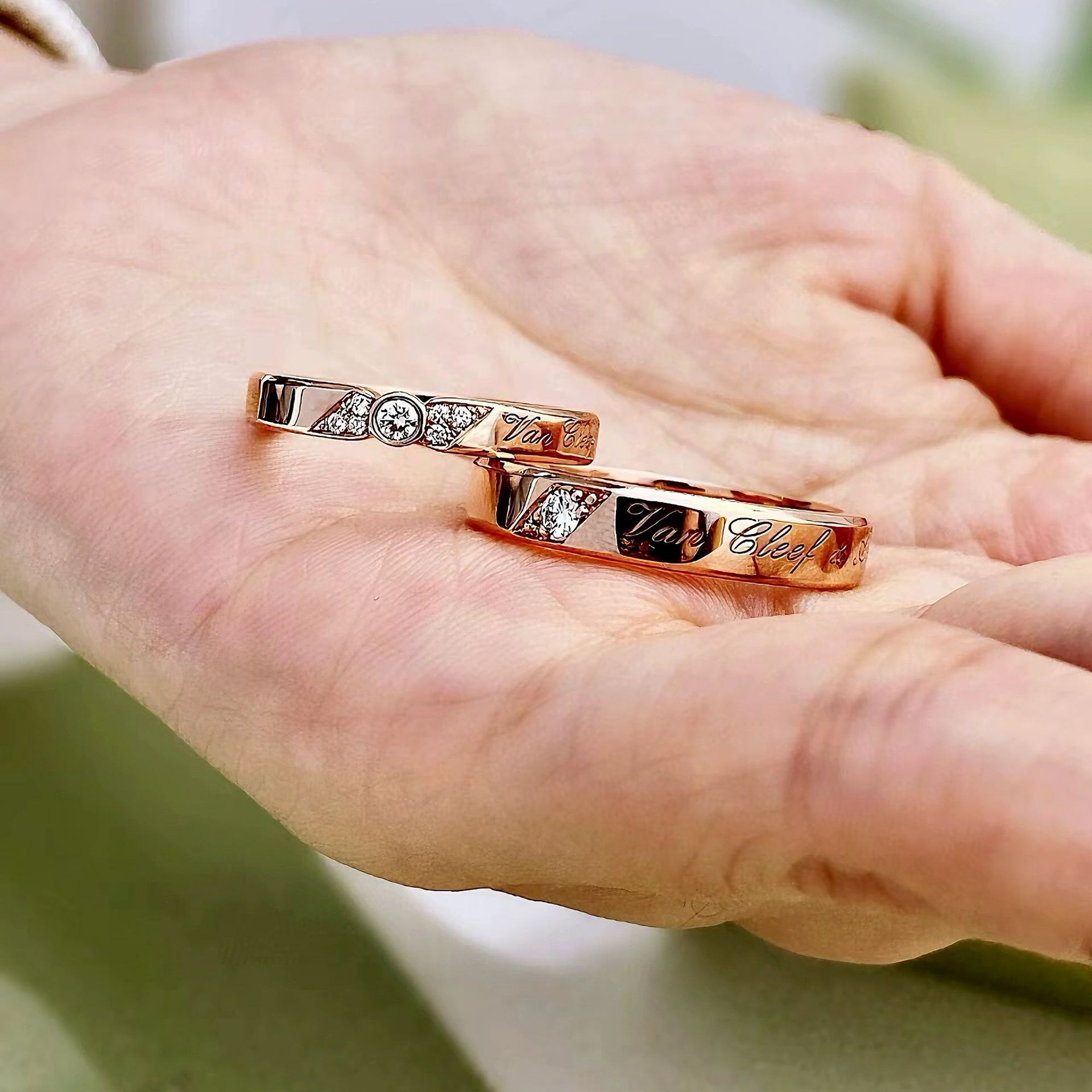 New Fanjia Signature Ring Plated with 18K Gold High Version Classic Letter Ring Unisex Couple Ring