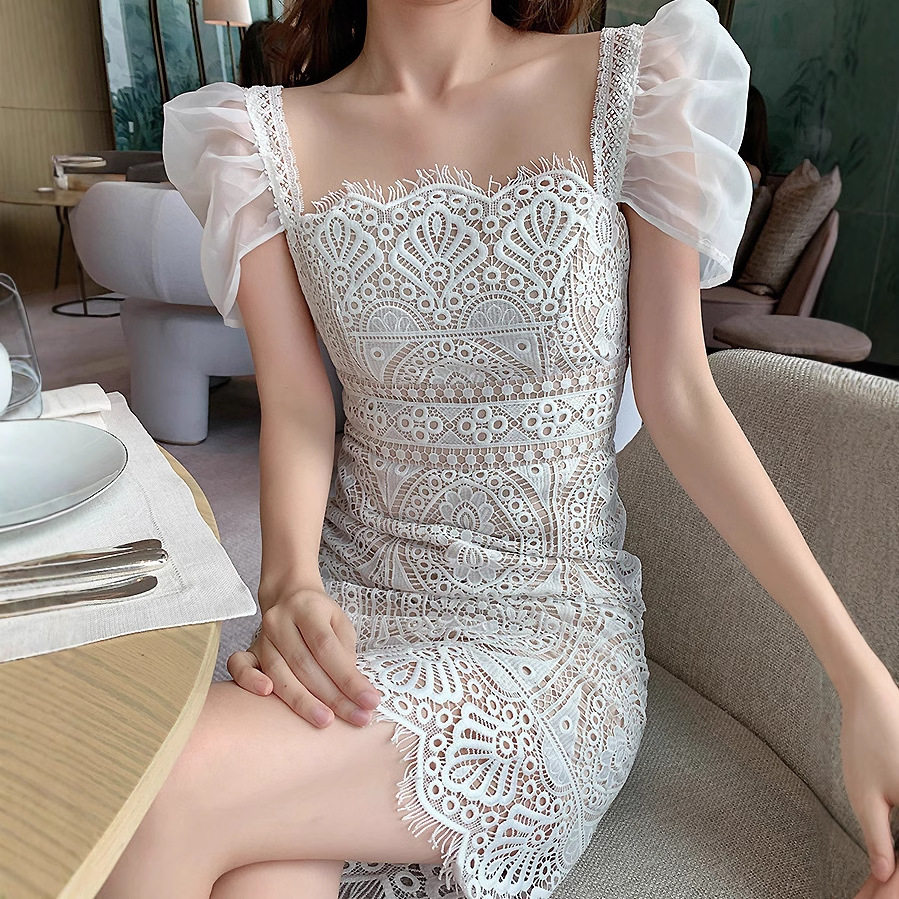 Chân váy bút chì nữ ôm ren trắng tay ngắn cổ vuông — Trắng