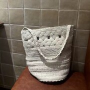 Pure White Hollow-Out Lace Straw Bag, New French-Style Woven Shoulder Bag, Versatile Bucket Bag for Vacation and Beach, Small