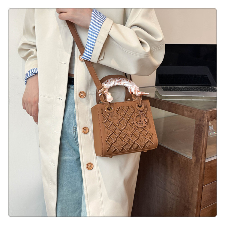 High-end Light Luxury Bag Women's New Style Elegant All-match Heavy Industry Embroidered Daofei Bag Crossbody Portable Small Square Bag 17 O1CN01XSmRwA1a0nNWU725x !!2218817593268 0 cib