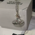 Silver transparent medium necklace