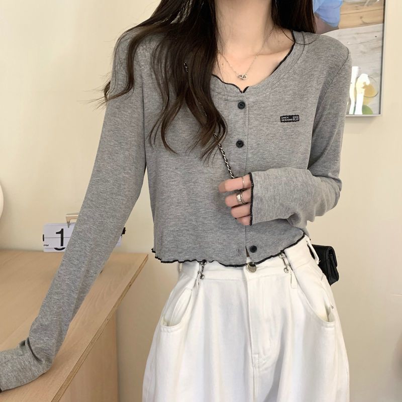 Slim Fit Gray Knitted Cardigan for Women Short Length Lightweight Design Casual Spring Autumn Wear