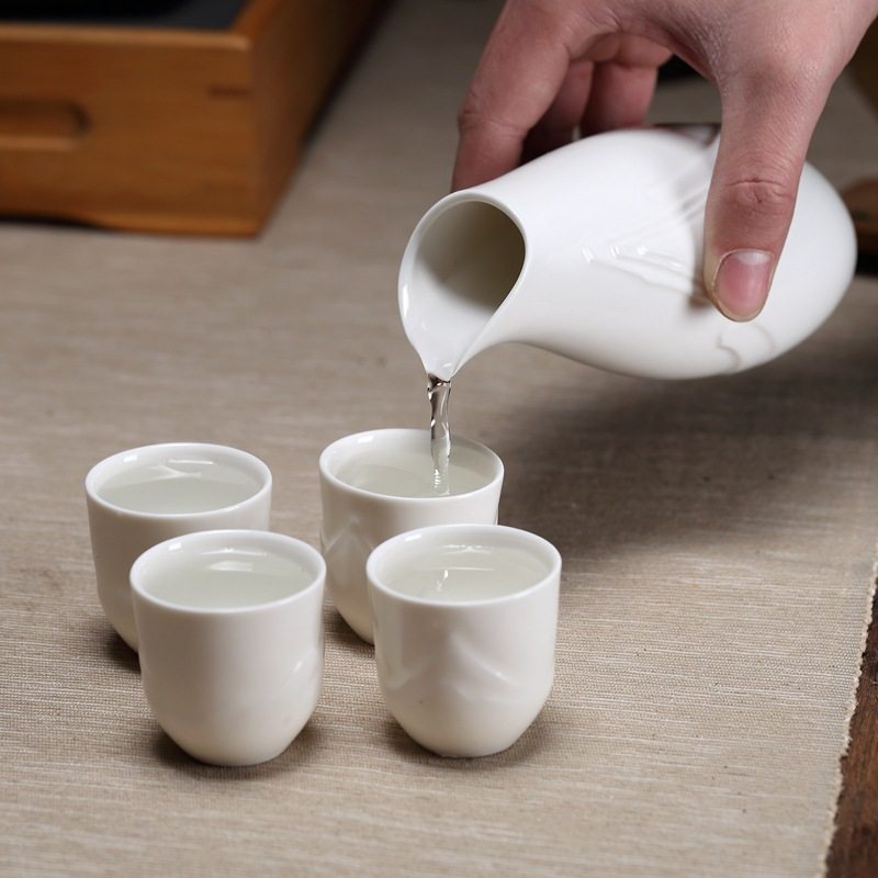 Yunyi Japanese Sake Warmer White Wine Cup Embossed Ceramic Wine Set Home Restaurant Wine Dispenser Wine Glass