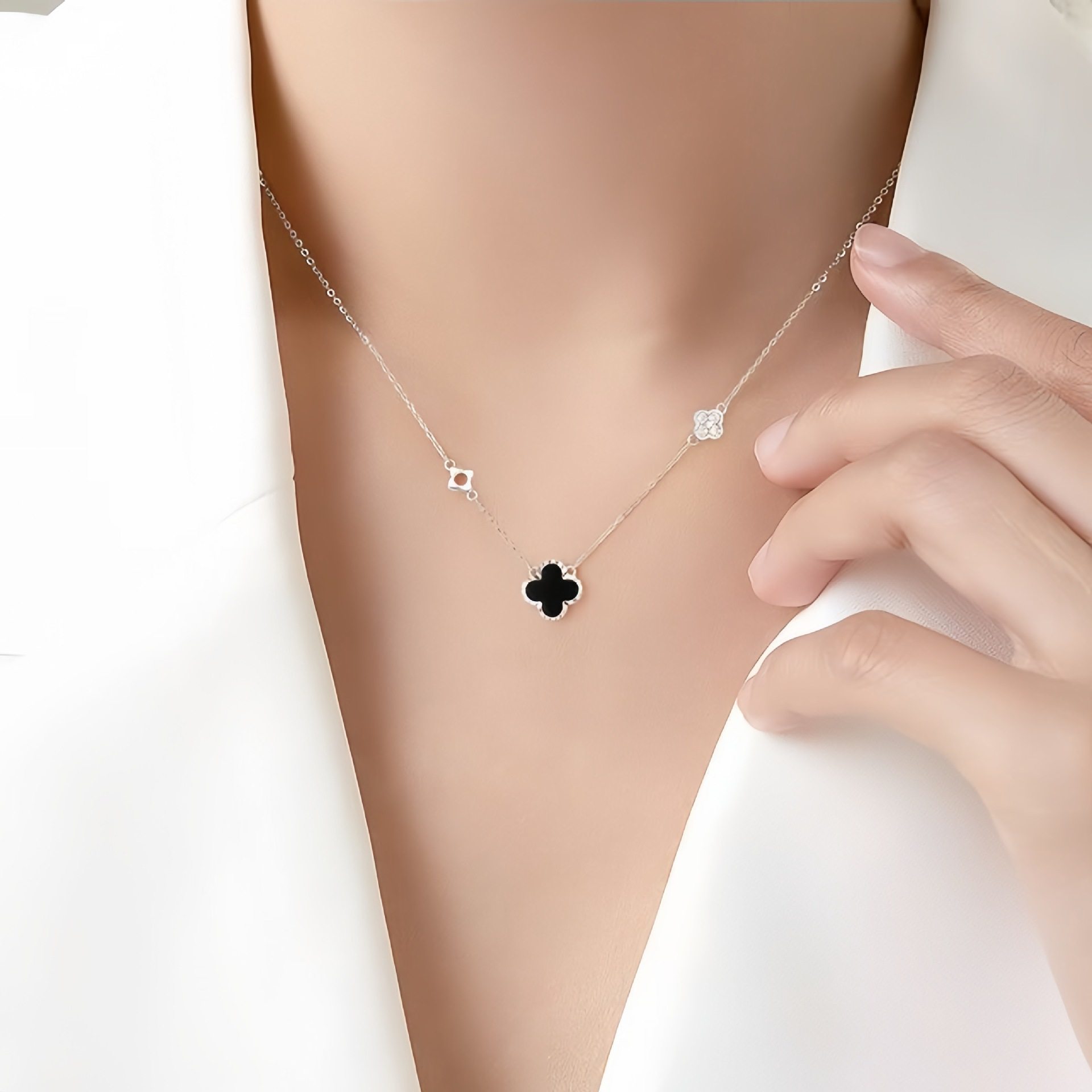 Four-Leaf Clover Necklace for Women 2025 New Accessible Luxury Niche Silver Pendant Clavicle Chain for Girlfriend Birthday Gift