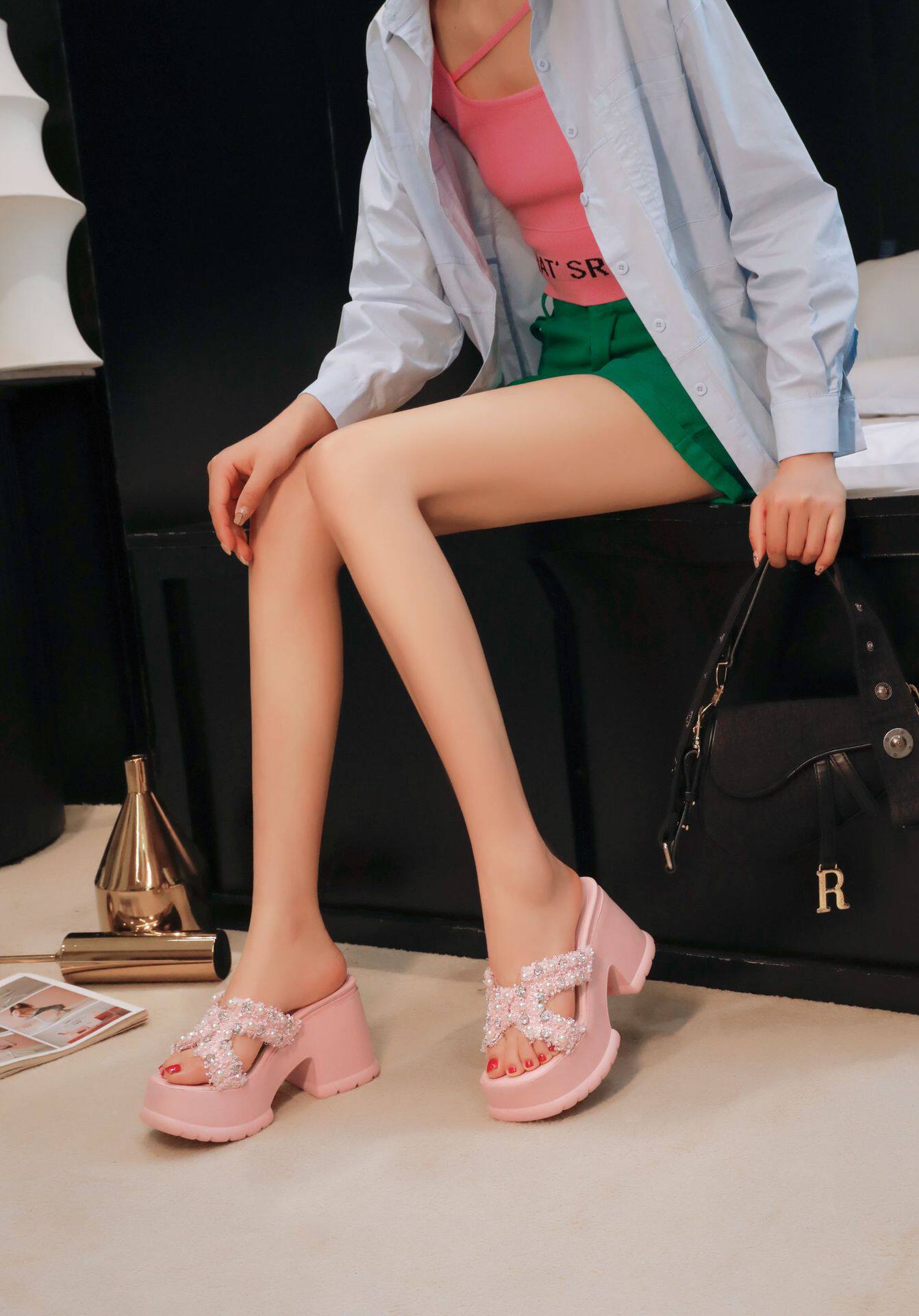 Dép sandal nữ quai chữ V đơn giản phong cách Chanel 2023 — Đen, Hồng, Trắng chi tiết 2