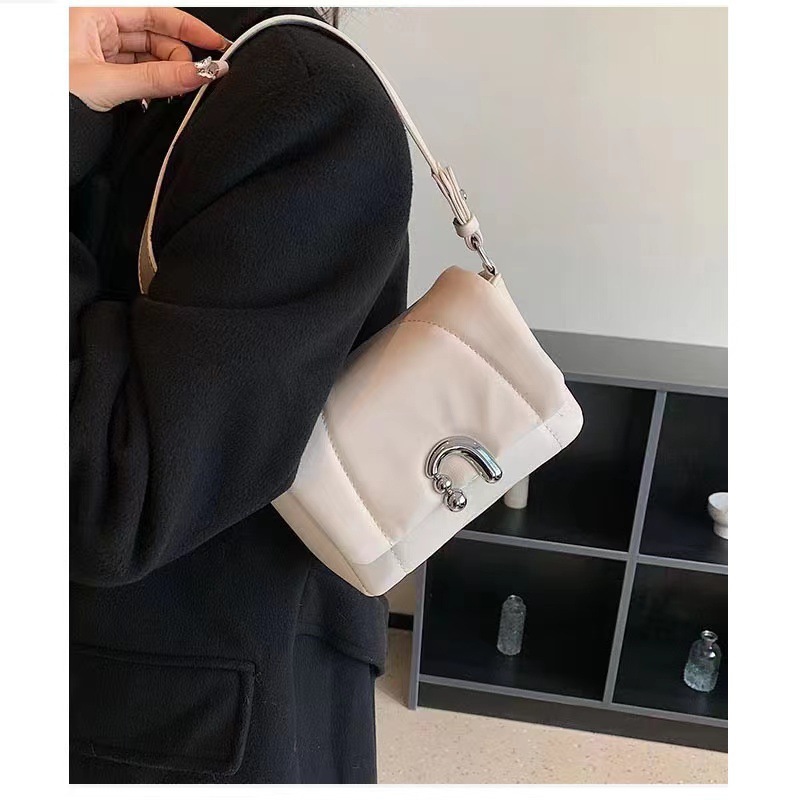 Super Hot High-End Armpit Bag Zhao Lusi's Same Niche Shoulder Bag Quilted Women's Bag Hand-Held Flower Roll Bag 19 O1CN01XedVkL1DZO1CXxKgK !!2217511990230 0 cib