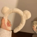 H105 White Pom Pom