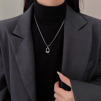 Hollow Water Drop Necklace for Women, French Simple Style, Versatile for Daily Commuting, Clavicle Chain, Light Luxury Design Sweater Chain