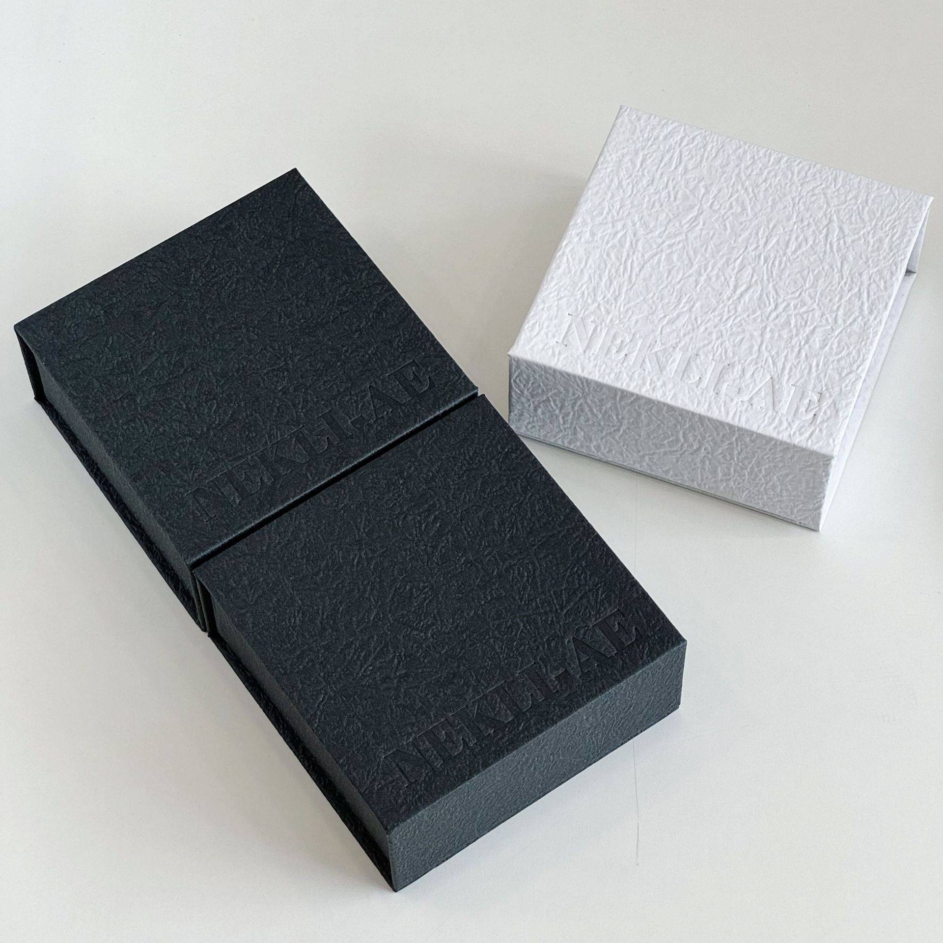 Customized Crystal Bracelet Necklace Jewelry Box Gravure Logo Flip Magnetic Hard Paper Jewelry Packaging Gift Box