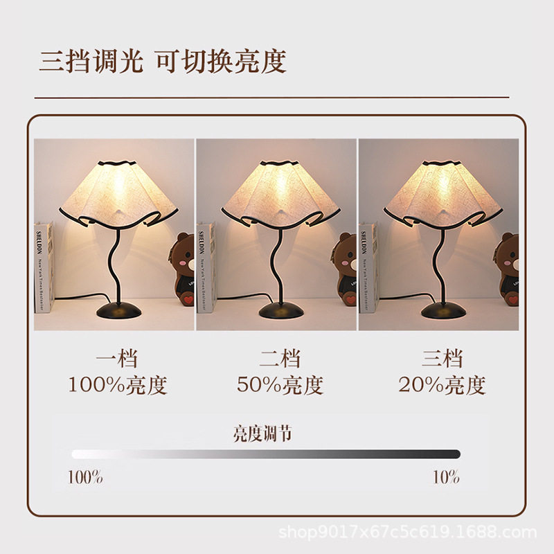 Modern Simple Table Lamp Bedroom Bedside Lamp Ins Creative Petal Retro Table Lamp Bed and Breakfast Model Room Decorative Night Light