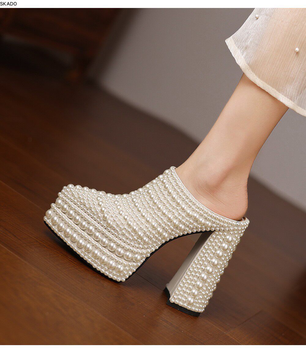 Mule nữ đế dày 13,5cm mũi nhọn đính ngọc trai và đá lấp lánh, giày sandal cao gót sục chân — Màu trắng