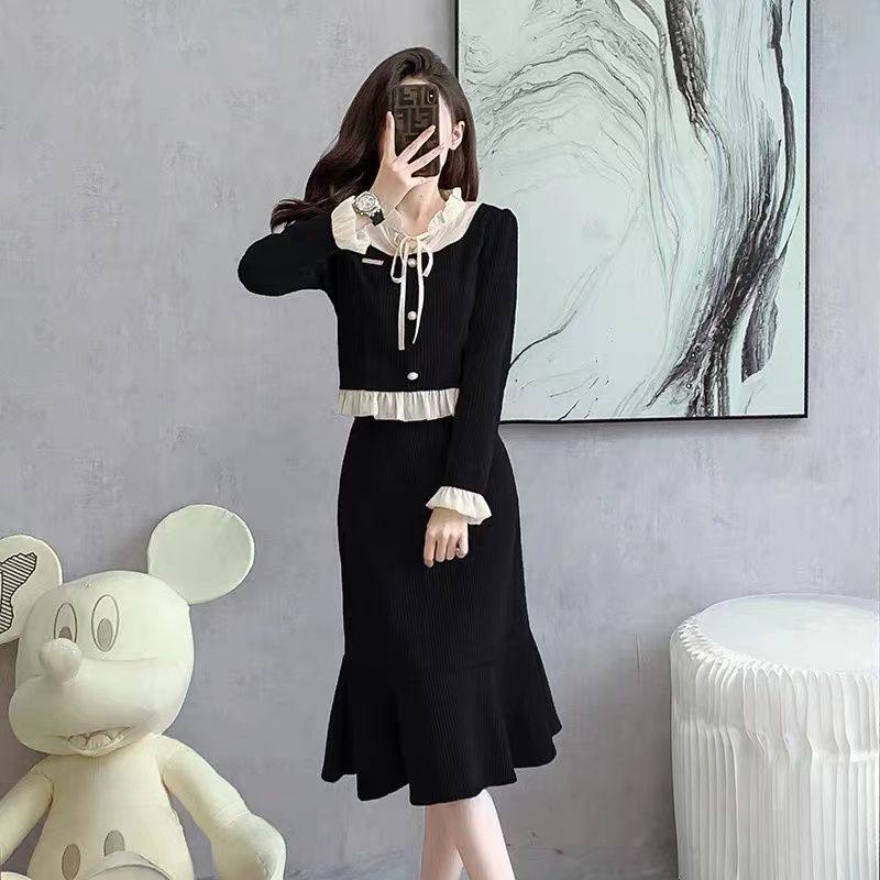 2026 French Retro Style Top and Skirt Set with a Unique Design, Elegant and Slimming for Socialites