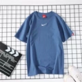 Small hook in the middle of the navy blue